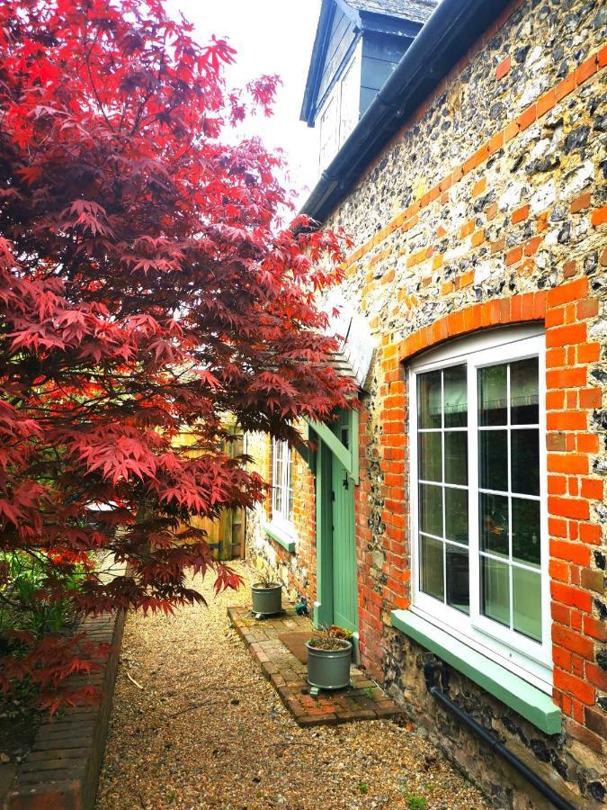 Historic, Traditional & Spacious Wiltshire Cottage Shrewton Exterior photo